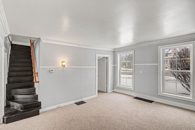 Building Photo - 501 Main St