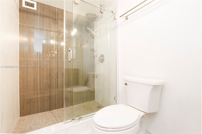 Building Photo - 6770 Indian Creek Dr