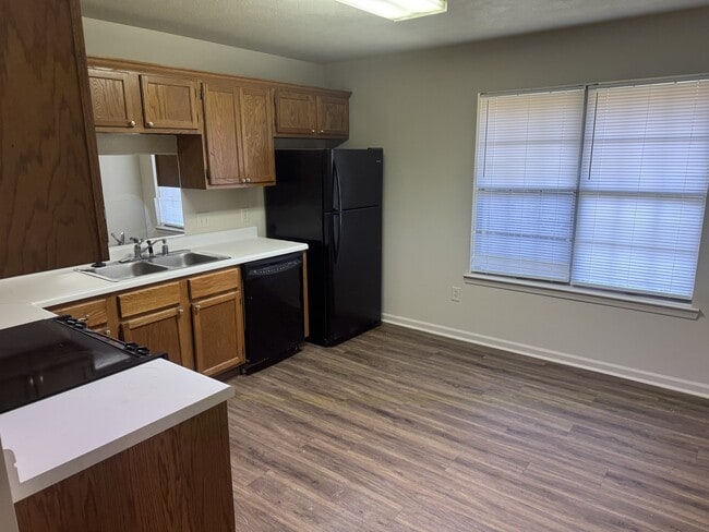 Building Photo - 3955 Ledbetter Dr