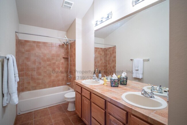 Building Photo - 3350 Castellon Dr