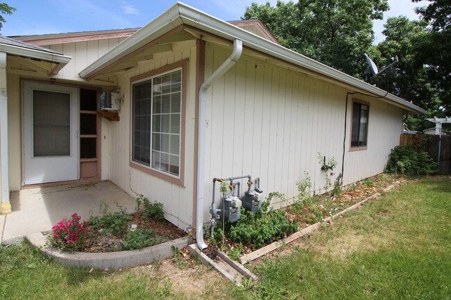 Building Photo - Great Duplex with Fenced Yard & Garage