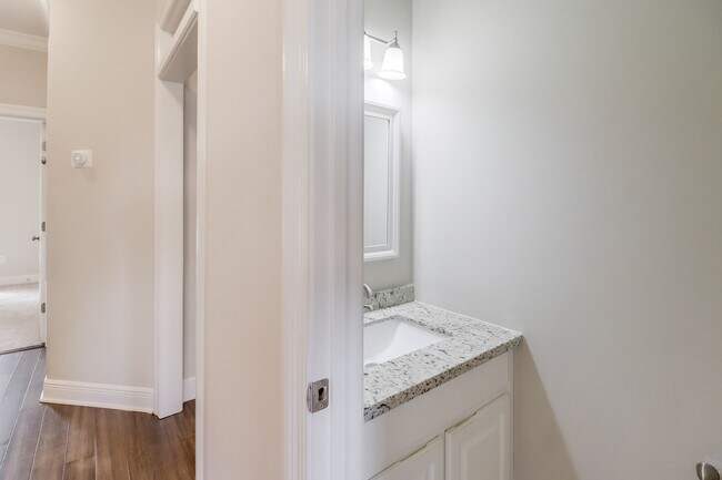 Building Photo - 15033 S White Swan Dr