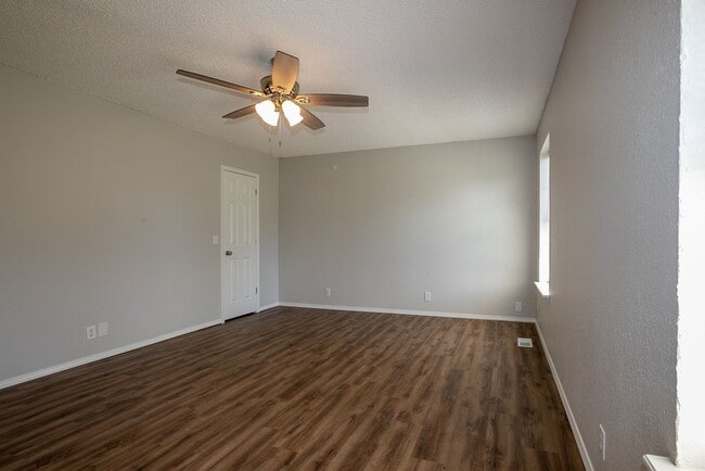 Building Photo - Gorgeous 4 Bedroom Remodel, Union Schools!
