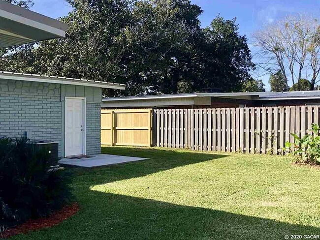 Building Photo - Modern Comfort Meets Classic Charm – Spacious Alachua Rental