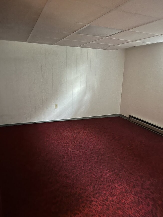 Building Photo - 3 Bdrm / 2 Bath House on a Corner Lot. Clo...