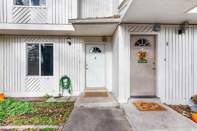 Building Photo - 1289 N 400 E