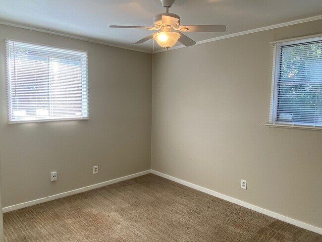 Building Photo - 4001 Sunnyvale Ln S