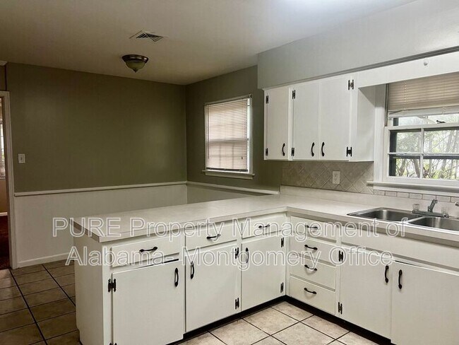 Building Photo - 2632 Oxford Dr