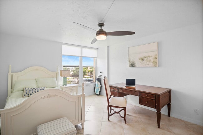 Building Photo - 13 Royal Palm Way