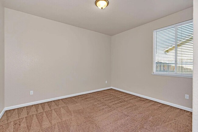 Building Photo - 636 Lamoglia St