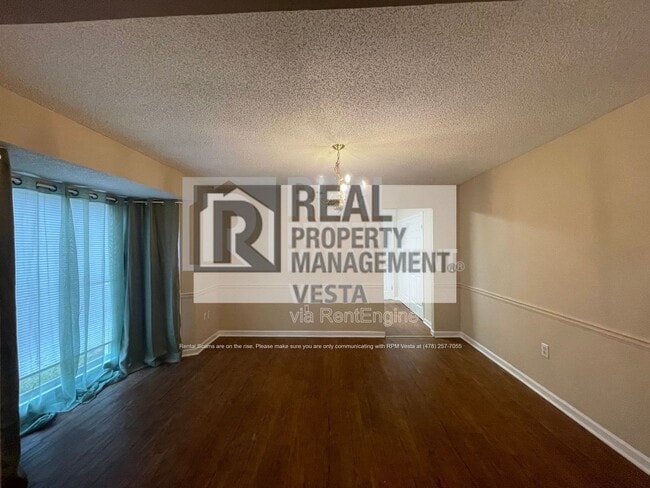 Building Photo - 402 Steeple Chase Rd