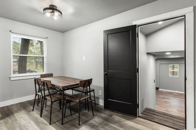 Building Photo - Fully Furnished Room for Rent- $550- Loren...