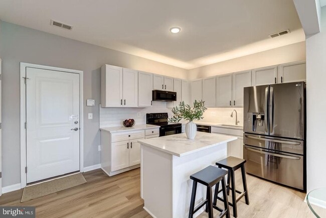 Building Photo - 44848 Tiverton Sq