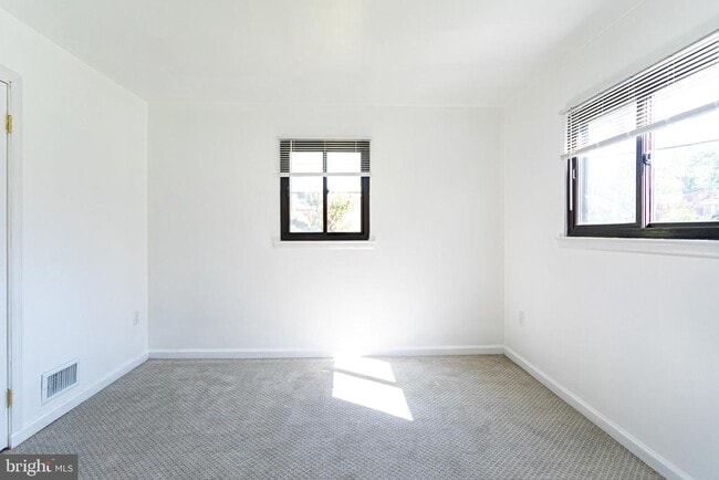 Building Photo - 4203 Lyons St