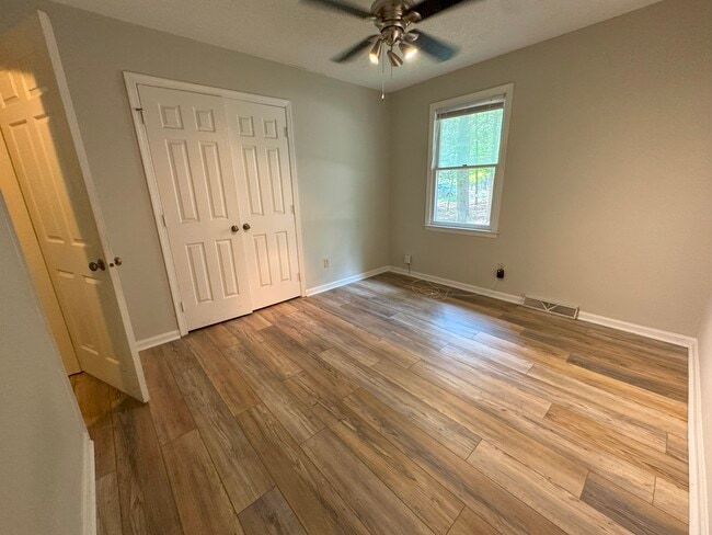 Building Photo - 285 High Meadow Dr