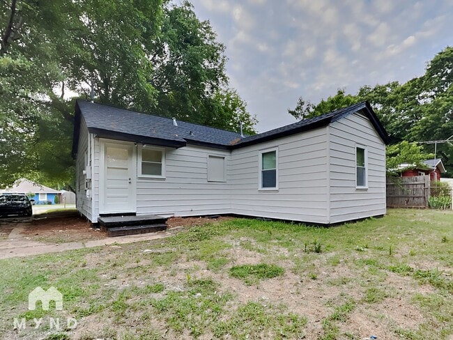 Building Photo - 1693 Concord Dr SE