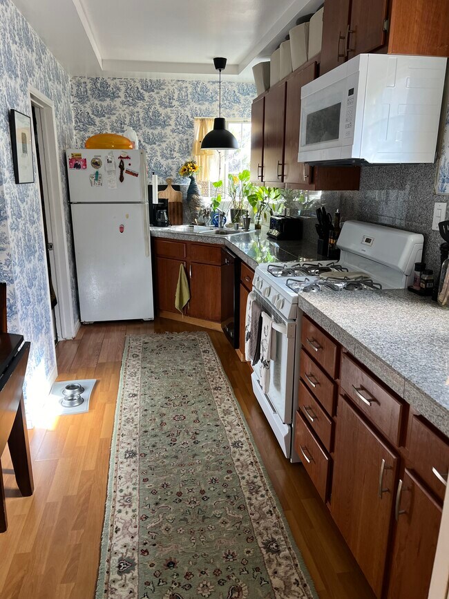 Building Photo - 4970 1/2 S Centinela Ave