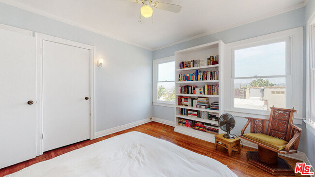 Building Photo - 3627 Crestmont Ave