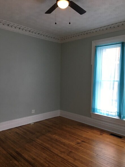 Building Photo - 900 N 10th St