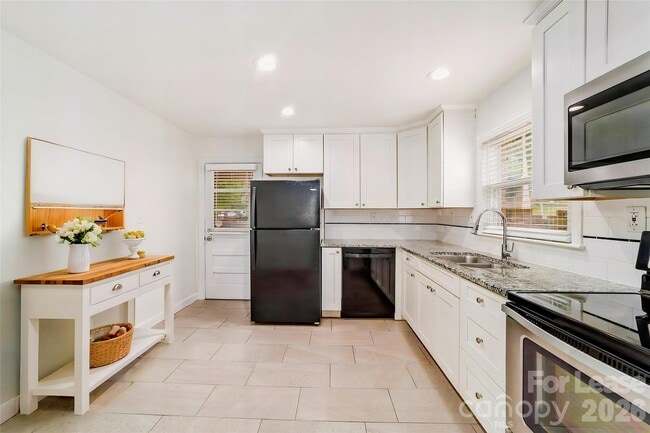 Building Photo - 943 Dudley Dr