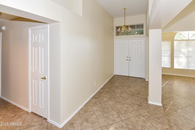 Building Photo - 1360 N Brentwood Pl