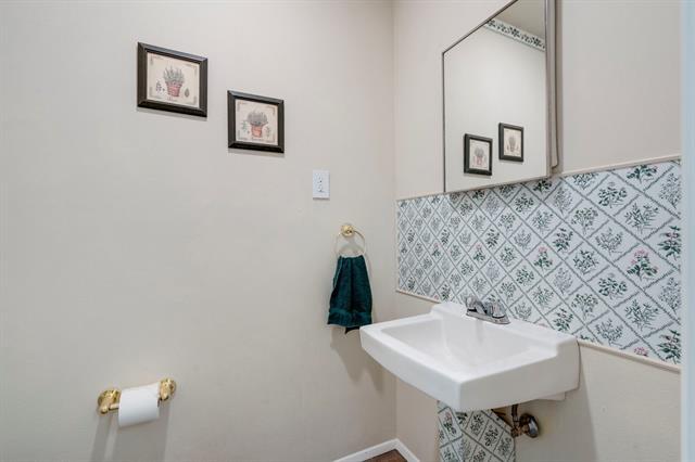 Building Photo - 12611 High Meadow Dr