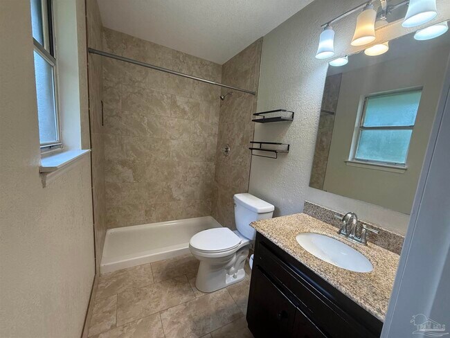 Building Photo - 321 Forest Hills Dr