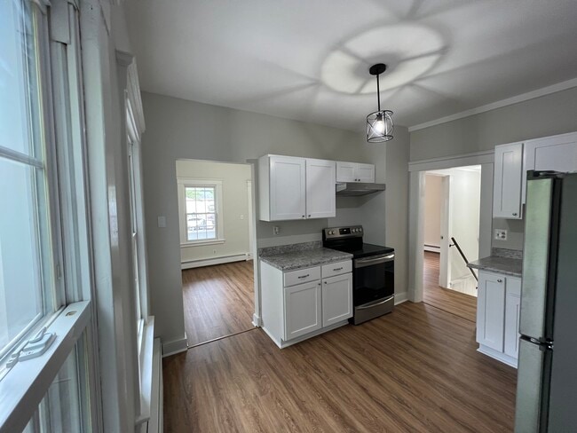 Building Photo - 41 Hillside Ave