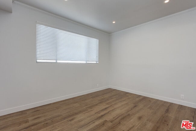 Building Photo - 12320 Montana Ave