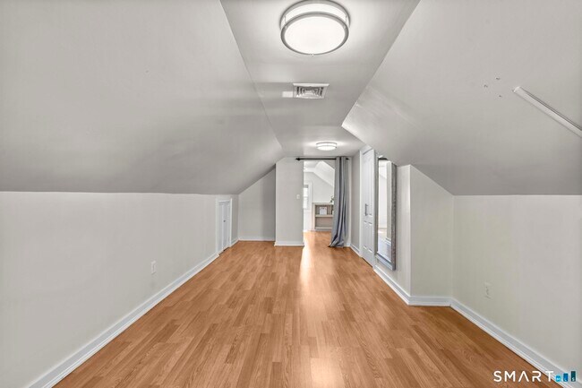 Building Photo - 28 Iver Ave