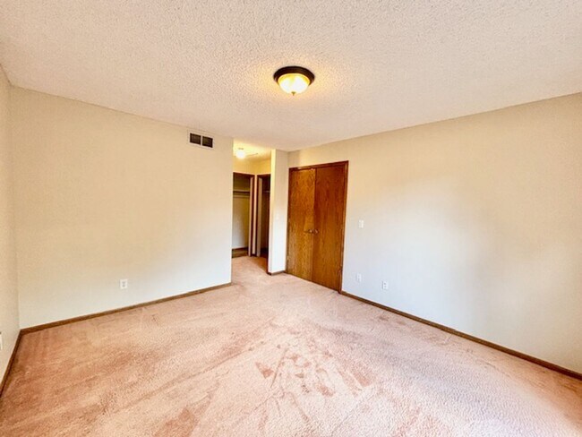 Building Photo - 8020 Holland Ct