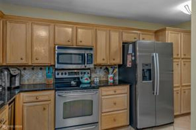 Building Photo - North Bossier Townhouse
