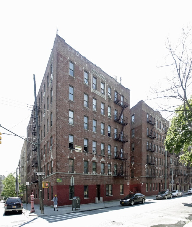 Building Photo - 2732 Bainbridge Ave