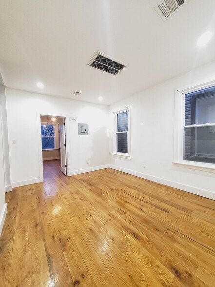 Unit 2 - 162 Clendenny Ave