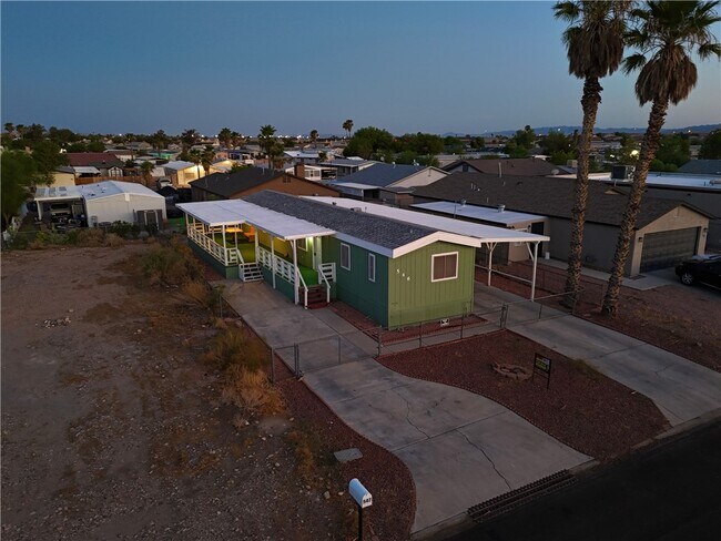Building Photo - 546 Roadrunner Dr