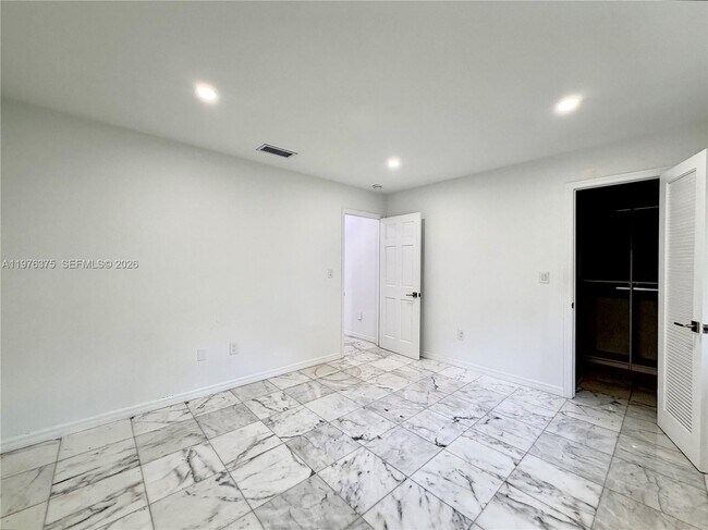 Building Photo - 4934 NW 94th Doral Pl