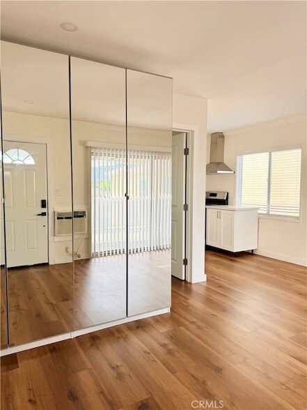 Building Photo - 1316 N Hollywood Way