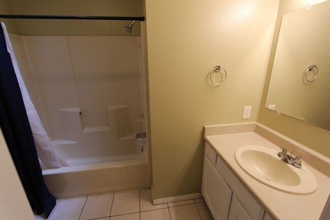 Building Photo - 5-Bedroom University Heights Gem – Privacy...