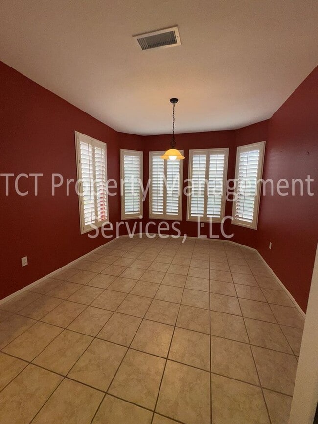 Building Photo - 3 Bedroom Home in 55+ Community in Surprise