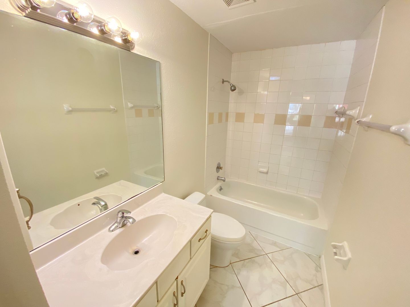 Building Photo - Wonderful 3/2 Home in the Arbor Club Community!