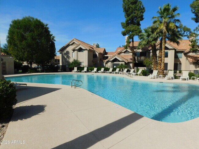 Building Photo - 1001 N Pasadena