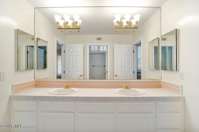 Building Photo - 506 Ravensbury St