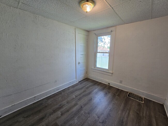 Building Photo - 406 Gable St