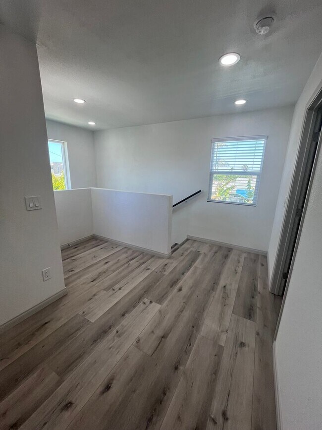 Building Photo - 202-204 Calla Avenue
