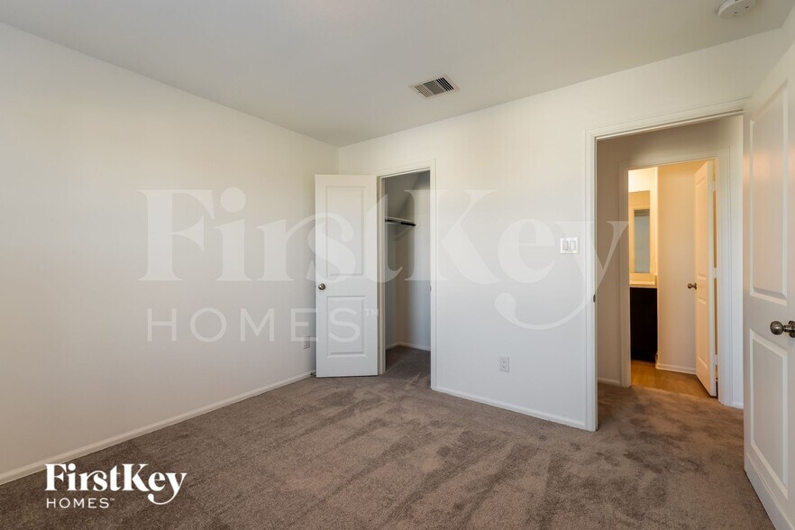 Building Photo - 437 Maple Bnd Ln