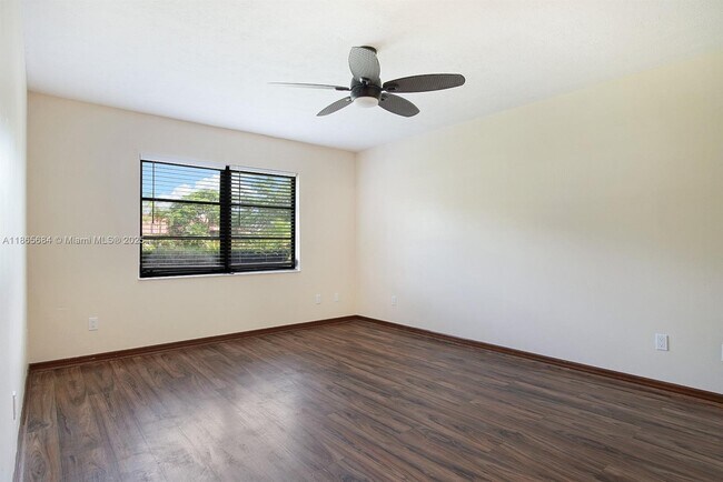 Building Photo - 525 SE Brookside Terrace