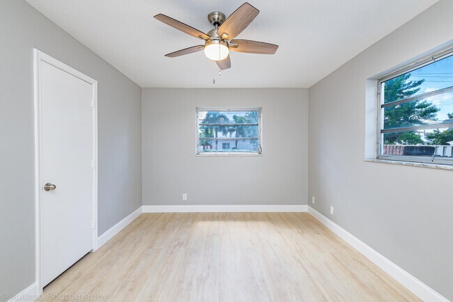 Building Photo - 2209 NE 2nd St