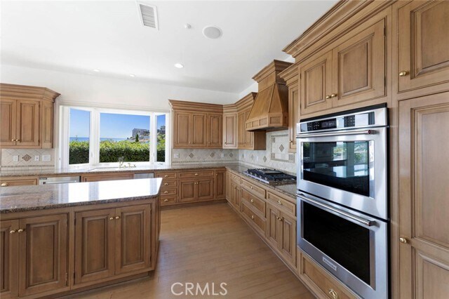 Building Photo - 12 San Remo