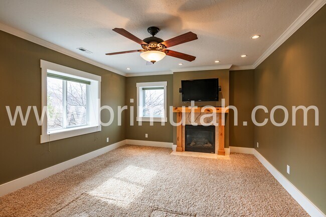 Building Photo - 105 Young Oak Rd