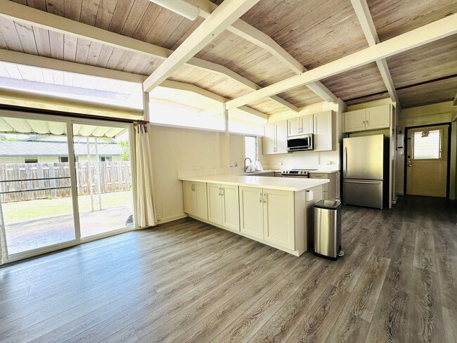 Building Photo - 4 Bedroom, 3 Bathroom House